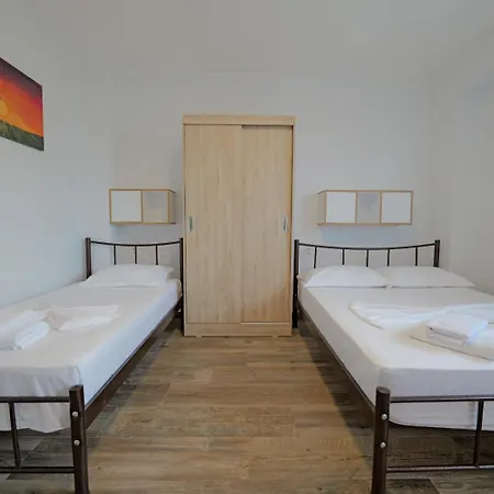 Pensión Eduard Lagji Lukovë